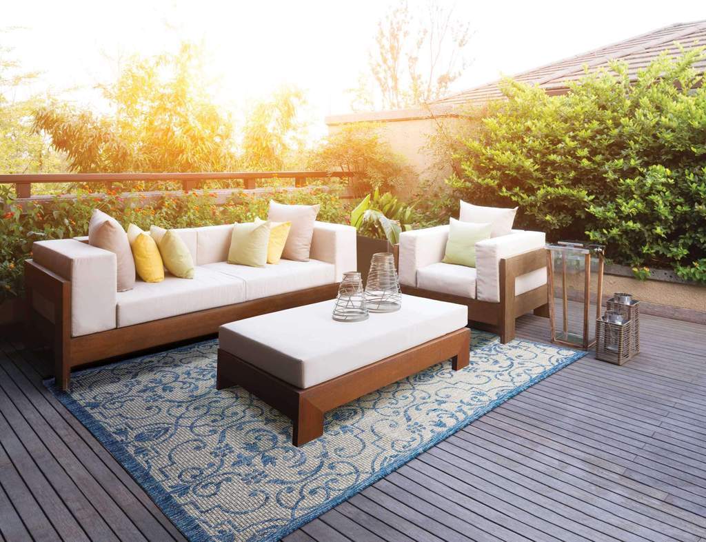 A Guide to Coordinating Outdoor Rugs & Fabrics - How to Decorate