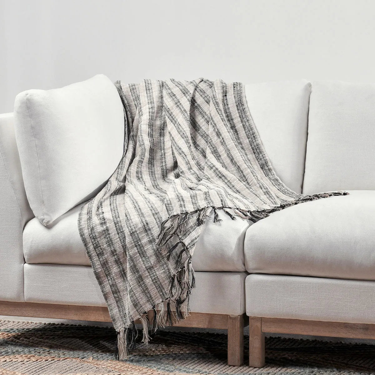 TC Linna Natural/Black Throw Blanket