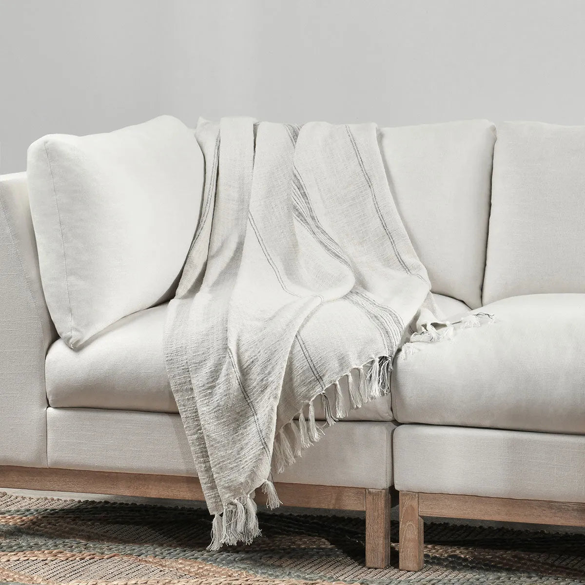 TC Ria Ivory/Grey Throw Blanket