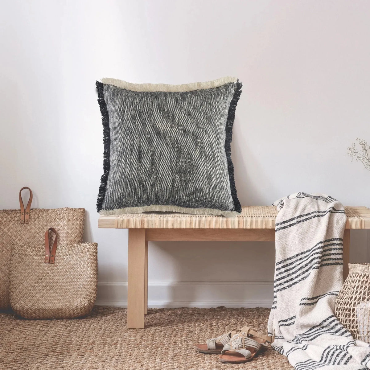 Aspen Lr07610 Dark Blue/White Pillow