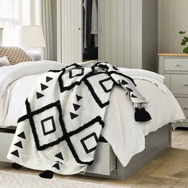 Avant-garde 80204BKN Black/Natural Throw Blanket