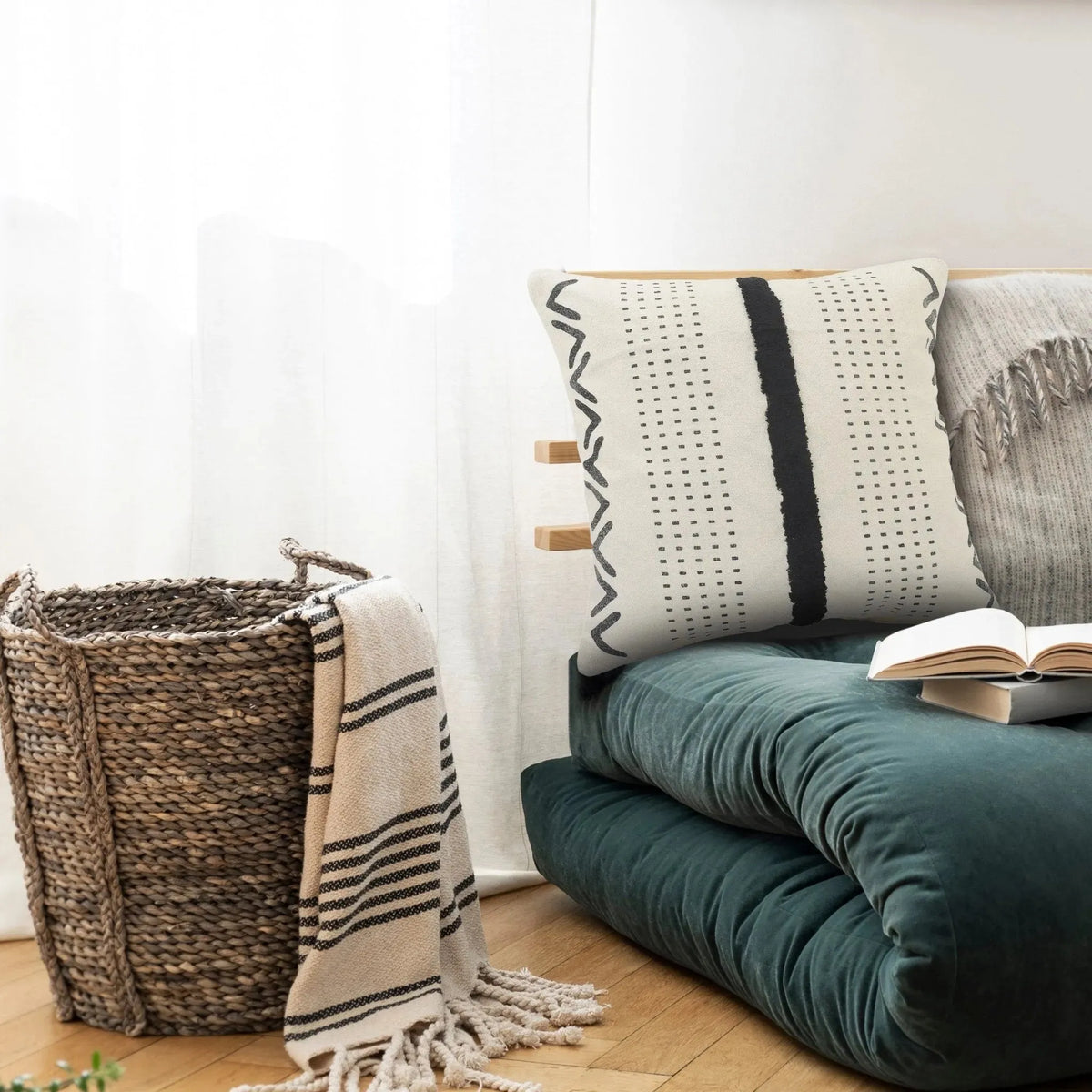 Avant-Garde Lr07540 Cream/Black Pillow