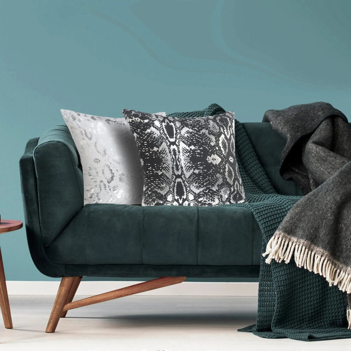 Beastly Lr07665 Black/Silver Pillow