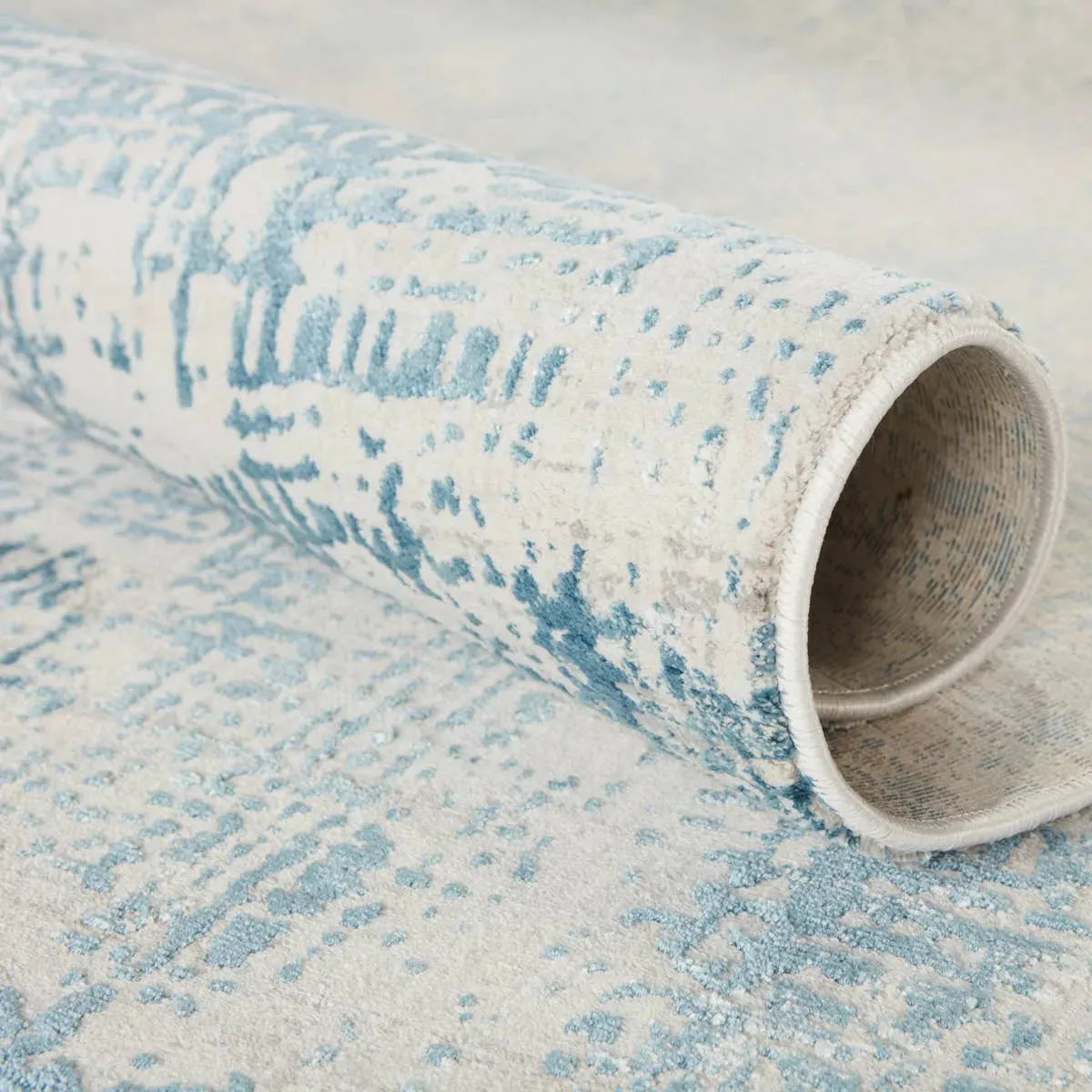 Cirque CIQ21 Eero Silver Birch/Smoke Blue Rug