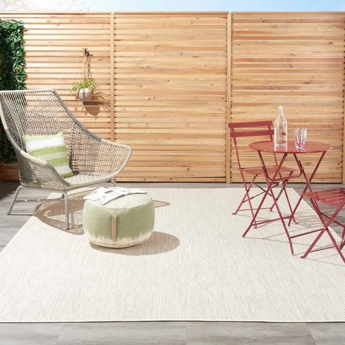 Courtyard COU01 Ivory/Silver Rug - Rug & Home