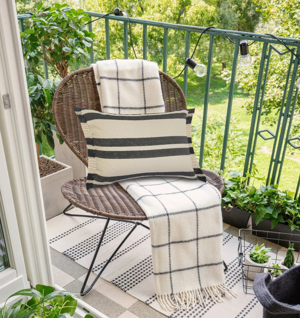 Elevate Lr07687 Gray/White Pillow