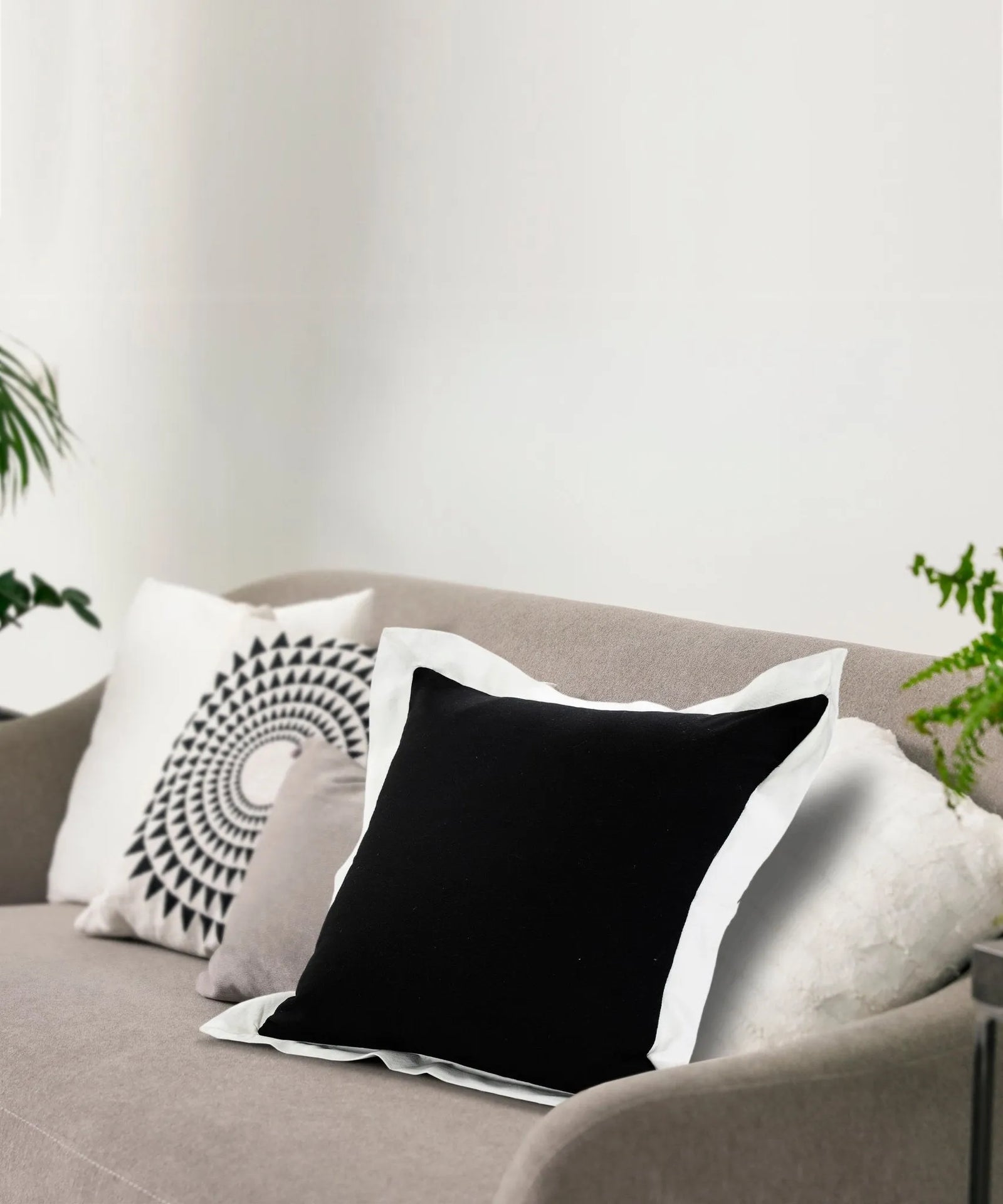 Empire Lr07728 Black/White Pillow - Rug & Home