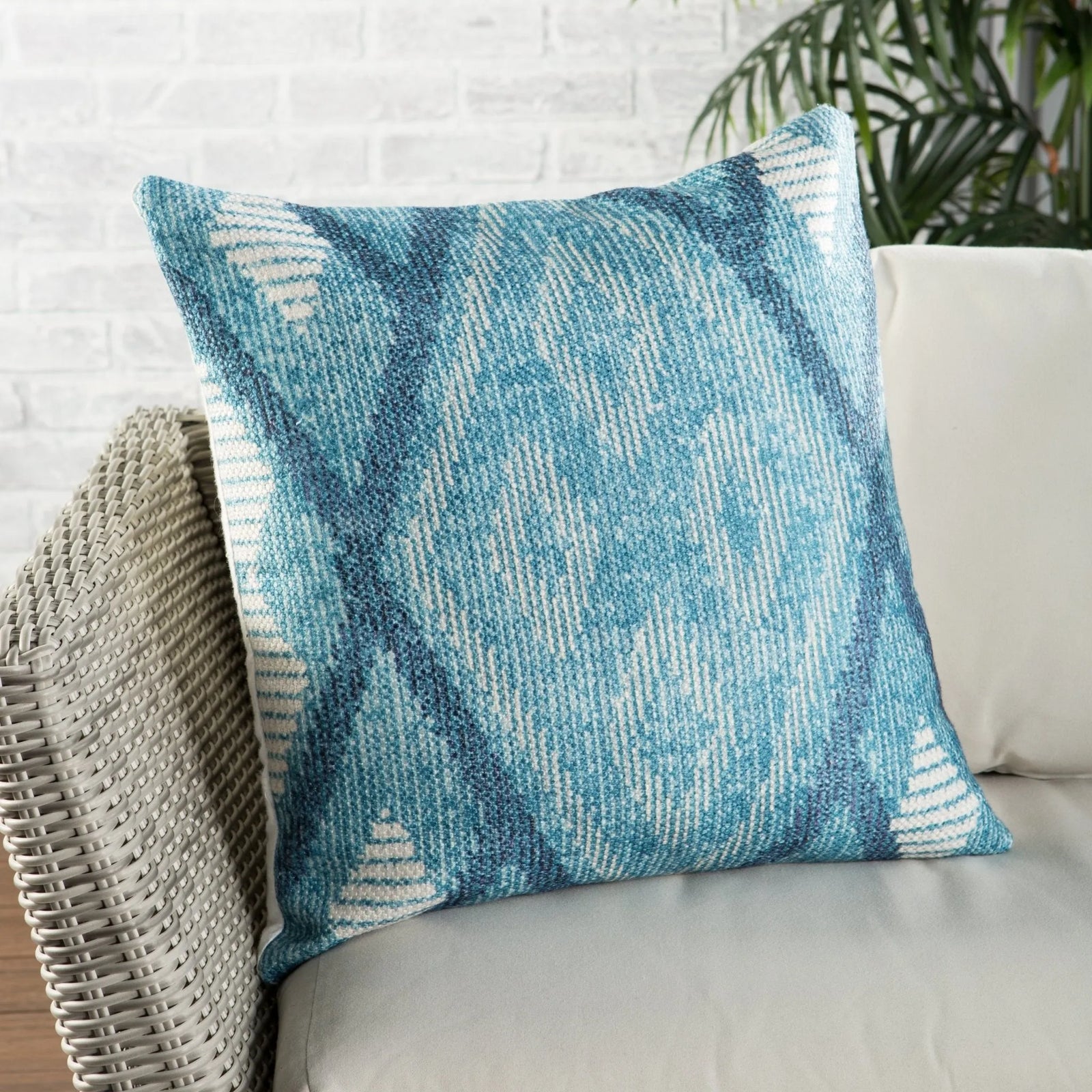 Groove By Nikki Chu Grn06 Sadler Blue/White Pillow - Rug & Home