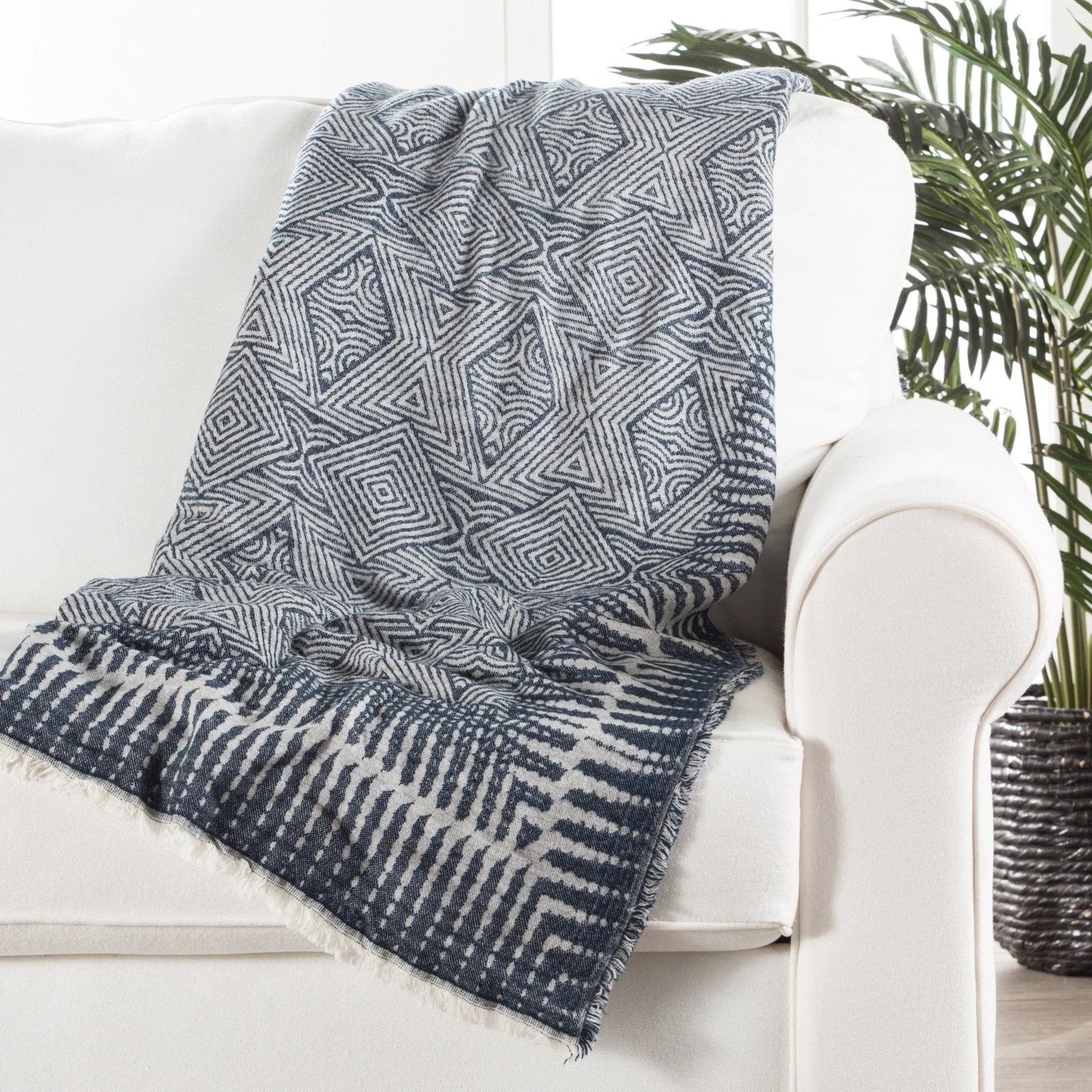 Hamlin HAM09 Lana Indigo/White Throw Blanket - Rug & Home