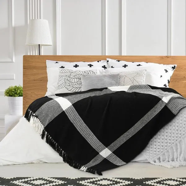 Highland 80272BWT Black/White Throw Blanket - Rug & Home