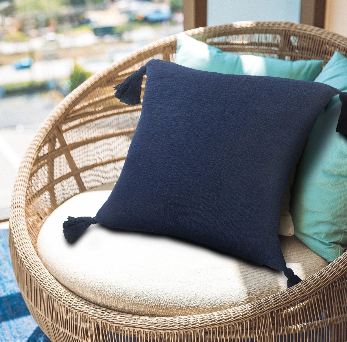 Insignia Lr07531 Navy Pillow
