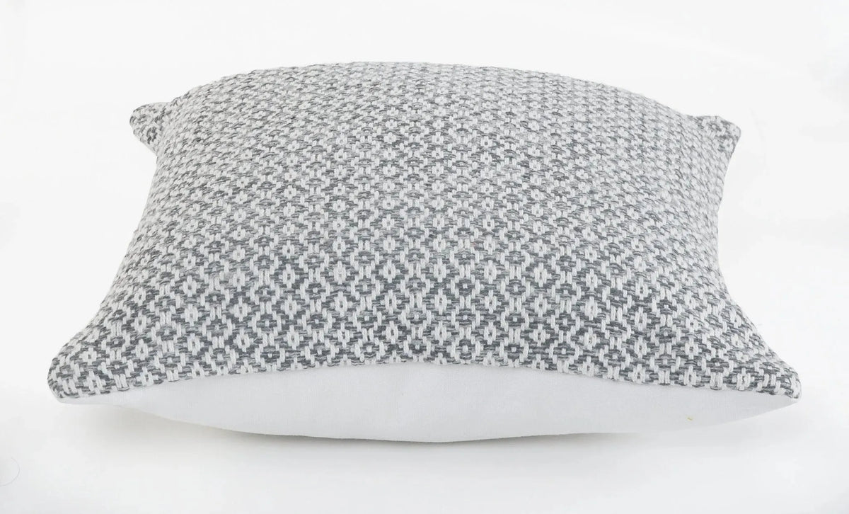 Intertwining Diamond LR07399 Throw Pillow