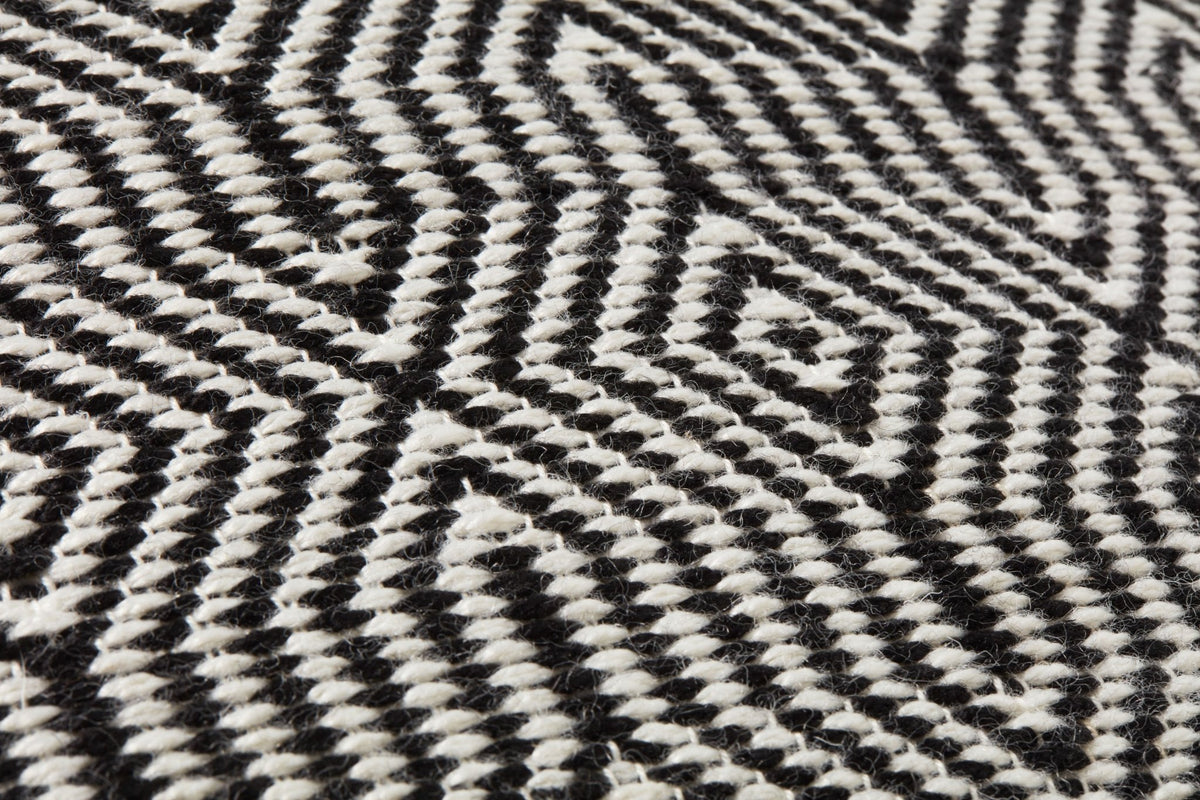 Loloi P0339 Black/White Pillow