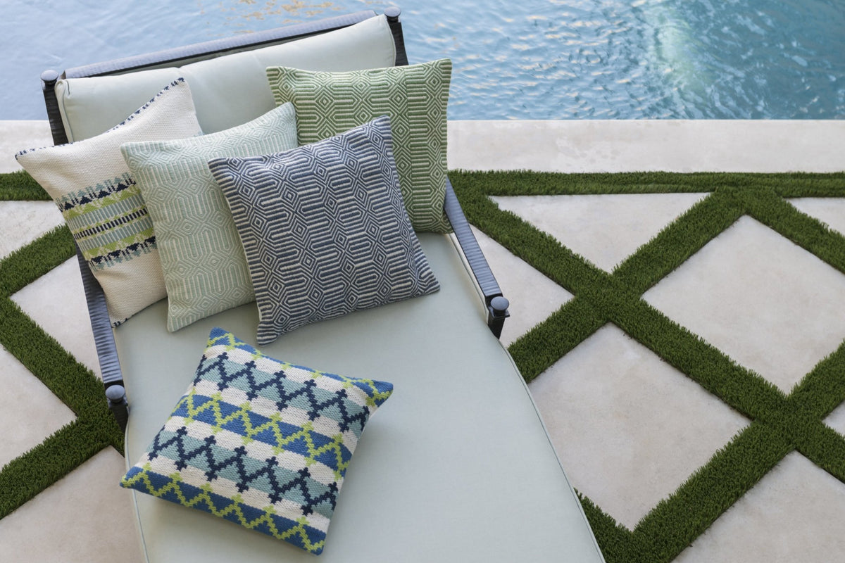 Loloi P0339 Green/Ivory Pillow