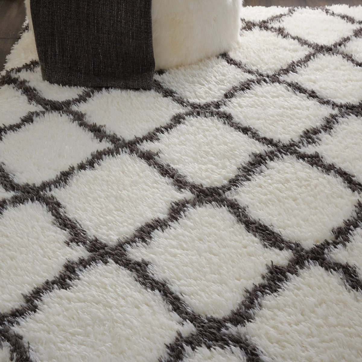 Luxe Shag LXS02 Ivory/Charcoal Rug - Rug & Home