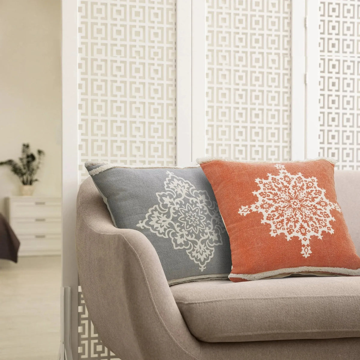 Mandala Lr07656 Blood Orange/White Pillow