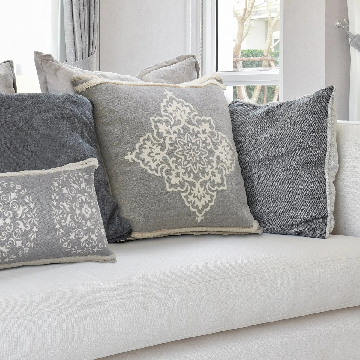 Mandala Lr07658 Light Gray/White Pillow