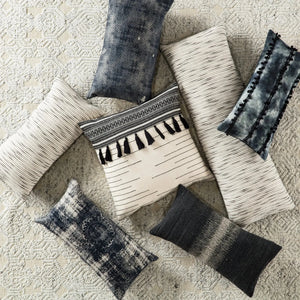 Mercado Mco01 Linnean White/Gray Pillow