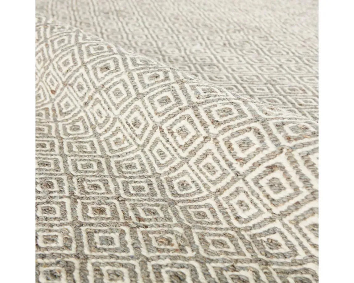 Naturals Ambary AMB02 Wales White / Medium Gray Rug