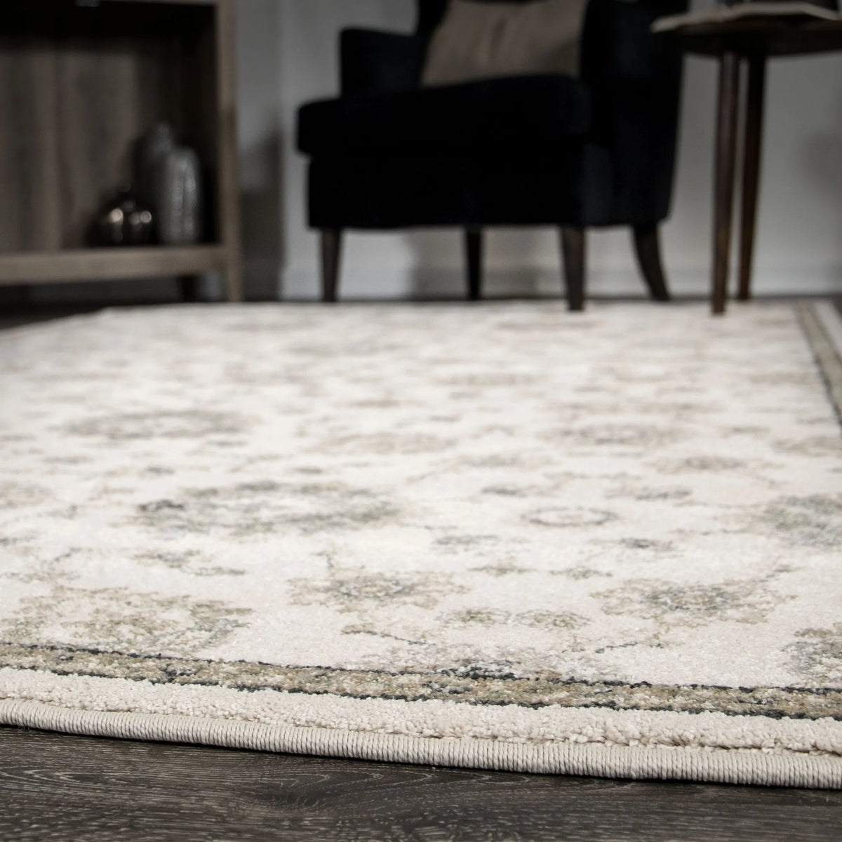 Riverstone 9013 Manor Sarouk Soft White Rug - Rug & Home