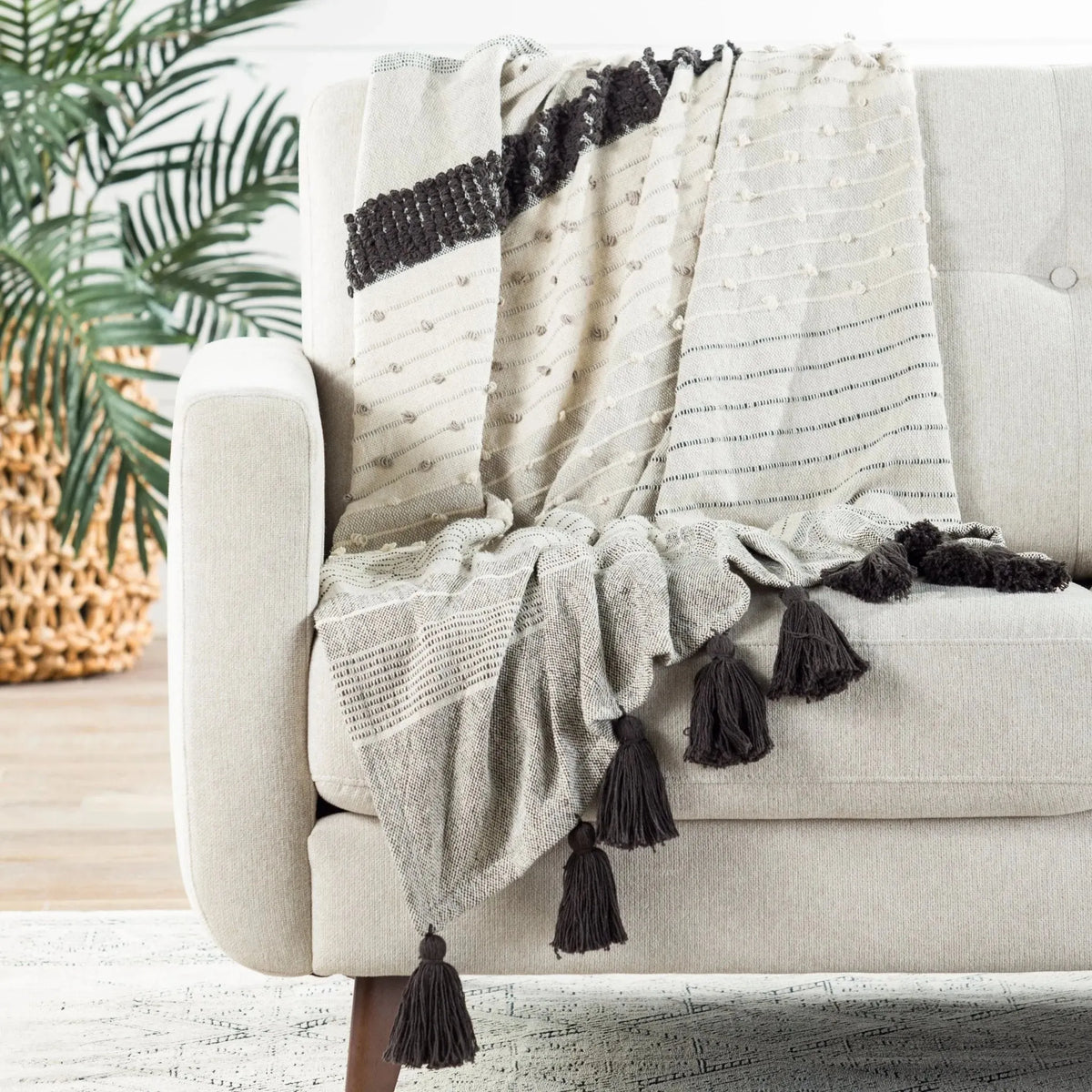 Sojourn SOJ01 Sur Gray/Ivory Throw Blanket