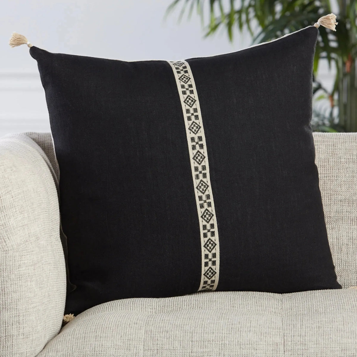 Taiga Tga02 Loma Black/Ivory Pillow