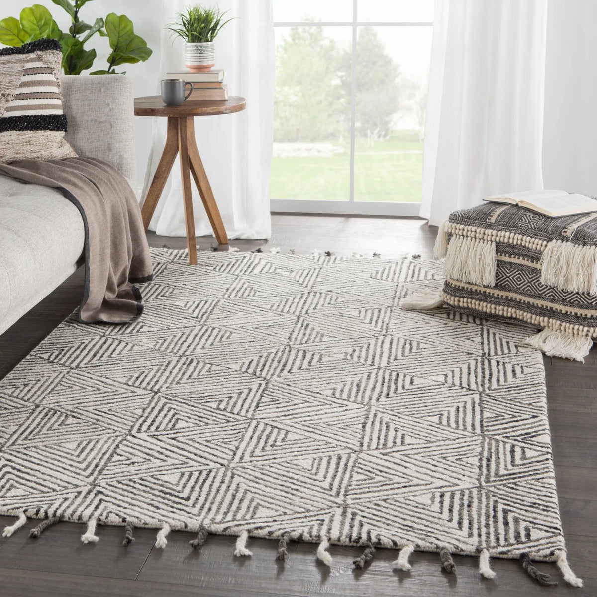 Vera By Nikki Chu VNK01 Montblanc Ivory/Gray Rug - Rug & Home