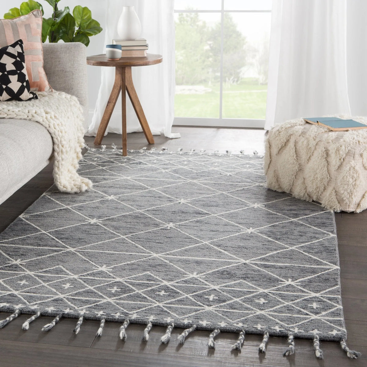 Vera By Nikki Chu VNK03 Rhea Gray/Ivory Rug - Rug & Home