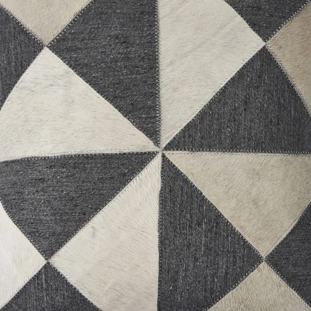 Wayne Lr07491 Charcoal/White Pillow