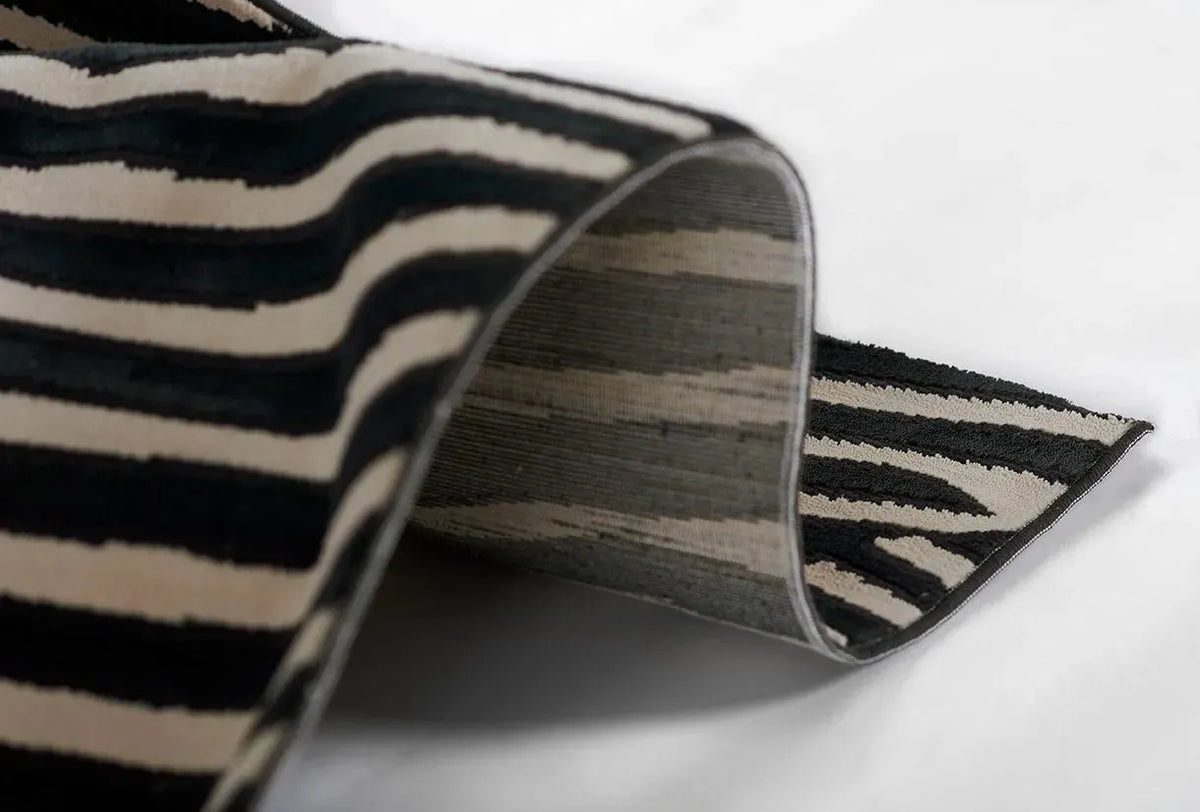 Xander XAN-2 Black Rug